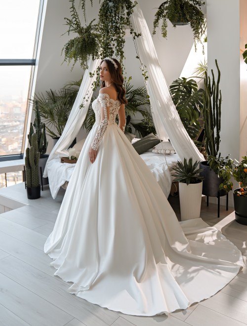 https://elisebride.ro/images/stories/virtuemart/product/LEAH             (3).jpg